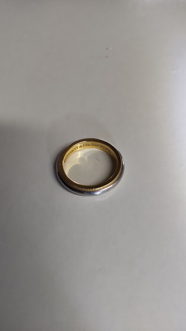 ずっしりと重く、重厚感ありです。