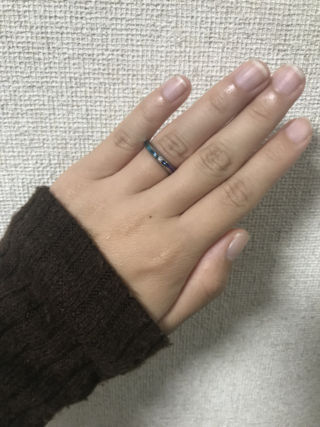 発色はオーロラ
カラーレスダイヤモンドをつけてもらいました。