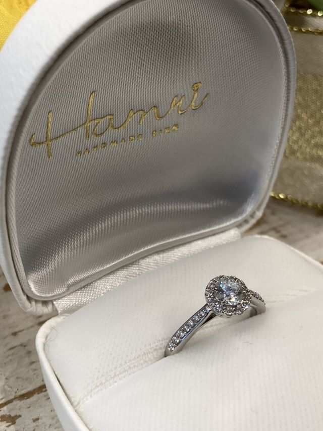 センターダイヤは0.39カラット