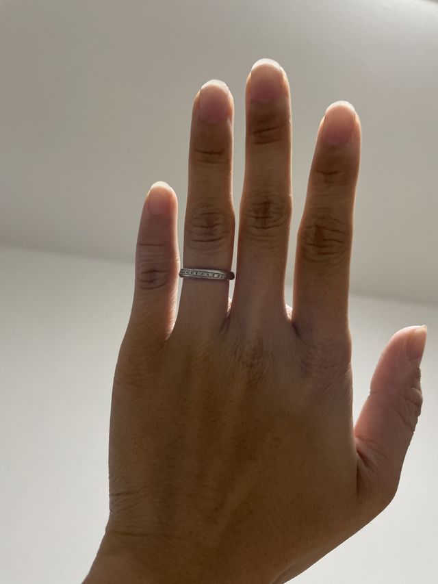 派手すぎずシンプルな感じが気に入ってます。