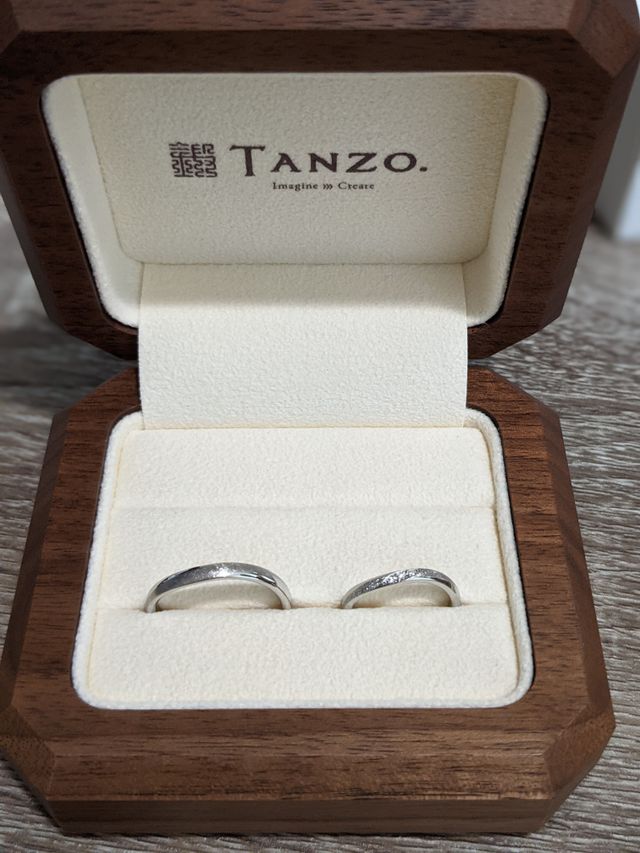 フルオーダーの結婚指輪です。