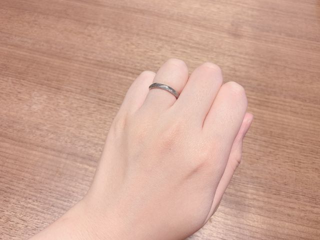 ブラックゴールド、表面がキラキラに見える加工をお願いしました