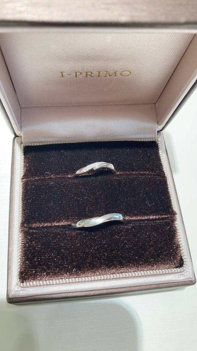 結婚指輪が出来上がって取りに行った時の写真です。