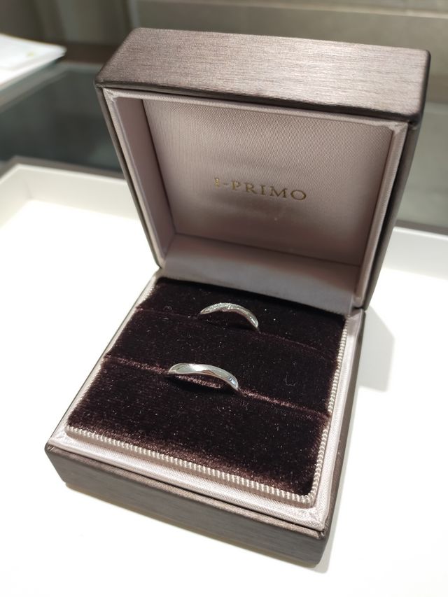 出来上がってきた待望の結婚指輪と対面した瞬間。