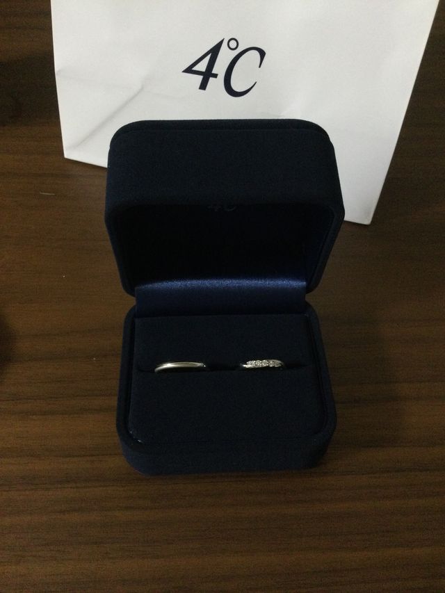 ダイヤの輝きが強くてピントを合わせるのが難しかったです。