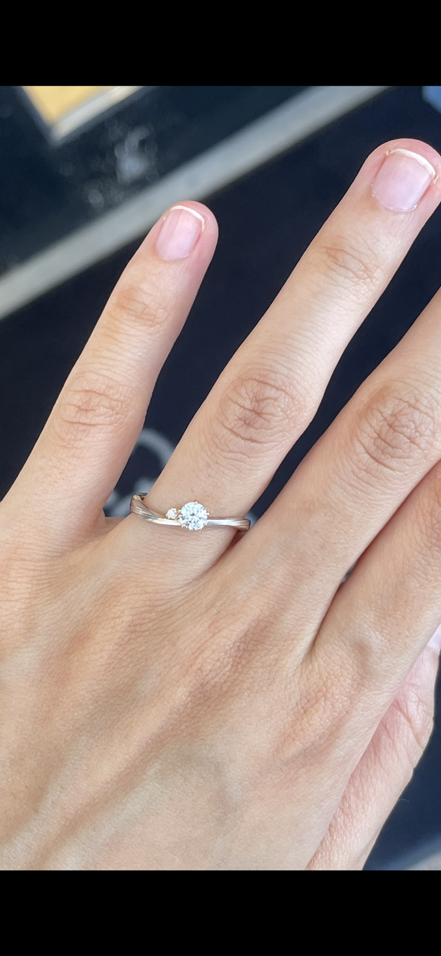 アシンメトリーなデザイン