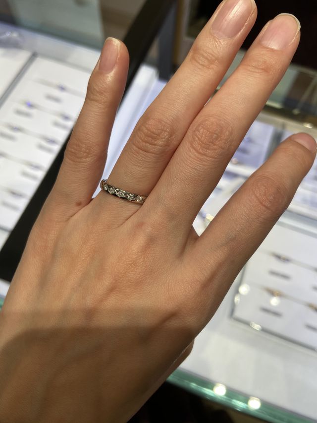 ５石でハーフエタニティのようになります