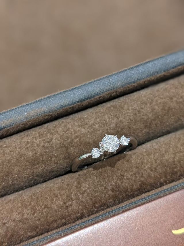 お店で確認したとき。ダイヤがとにかく素敵！