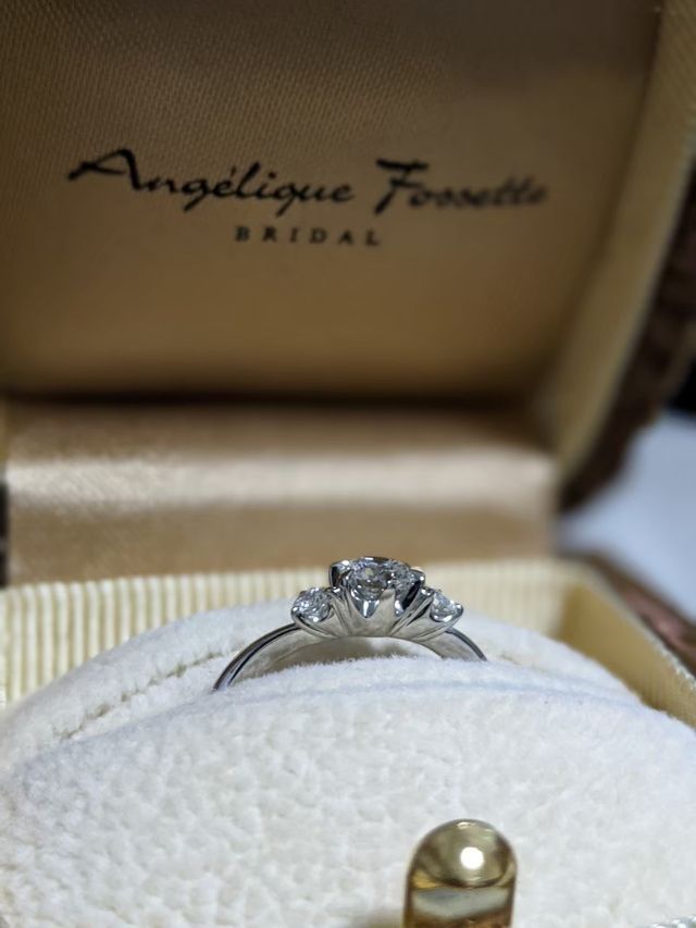 リングケースとともに。アンティークなケースでした！