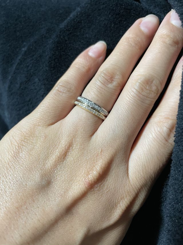プラチナの方が結婚指輪
ゴールが1周年記念
で購入したもの。