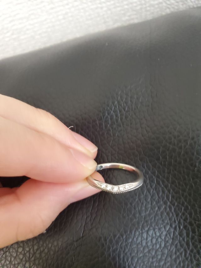 即決した女性らしいデザインでお気に入りです。