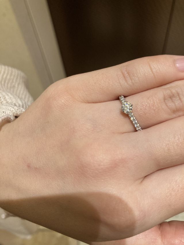 エタニティ型の婚約指輪