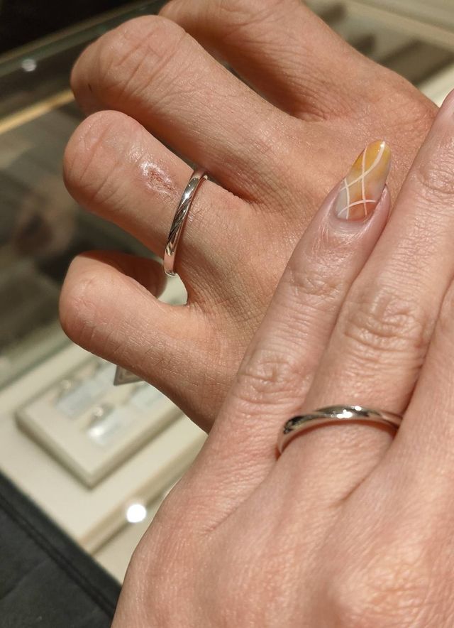 店舗にて二人で試着した写真