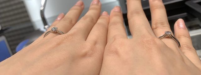 王道のストレートラインに一粒石でシンプルデザインです！