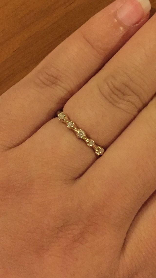 指輪のアップです。ミル打ちが好きです。