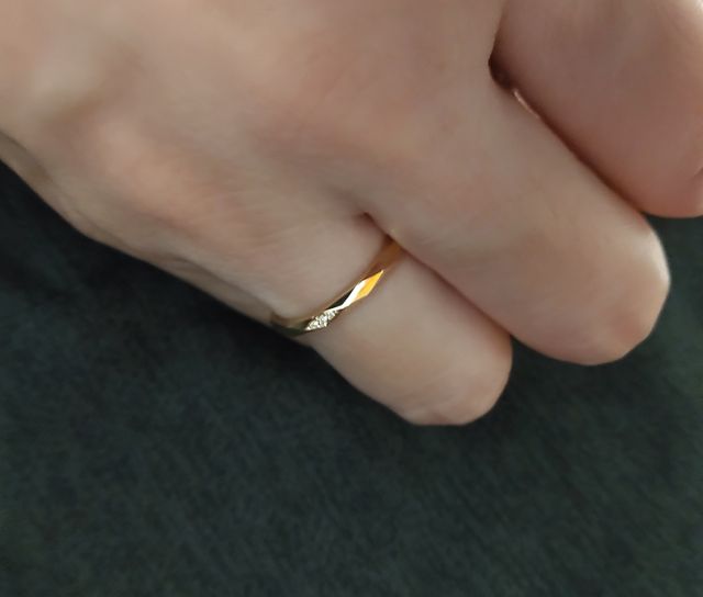 素材は、肌の色にあうピンクゴールドにしました。