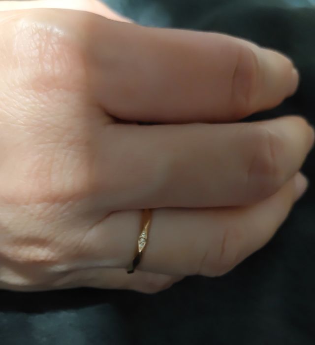 細めなリングで、とても上品です。