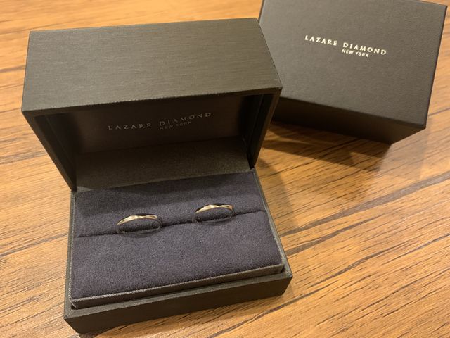 高級感のあるブラックのボックスに入れて頂けます。