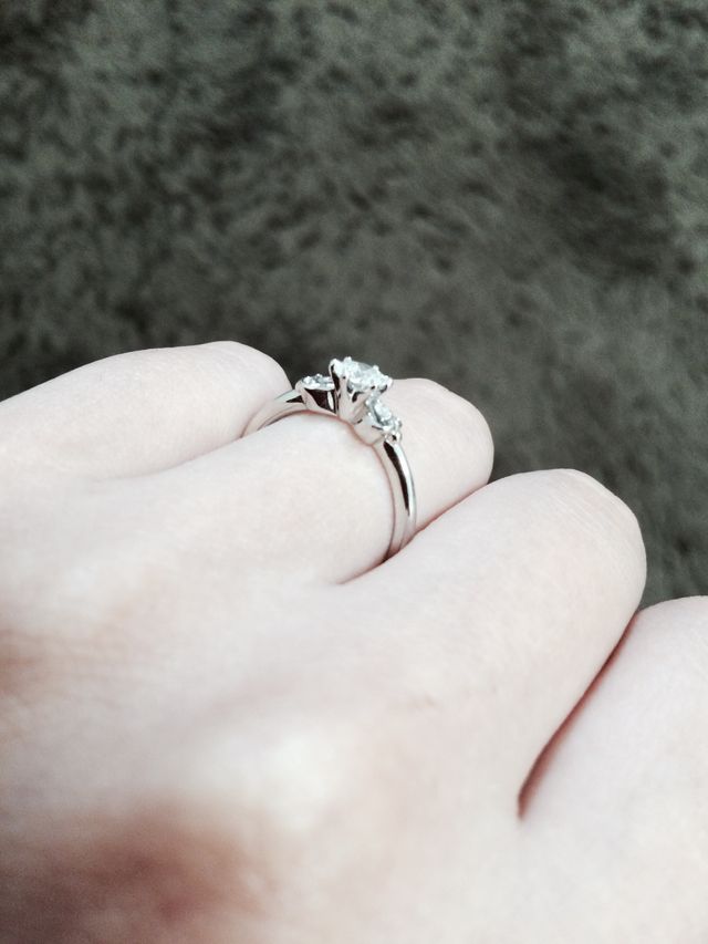 婚約指輪（側面）