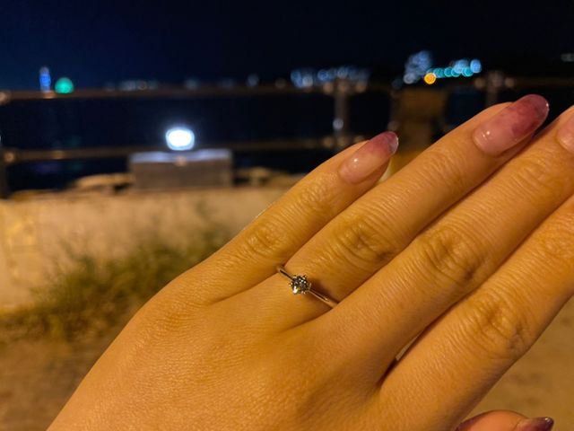 こちらはプロポーズリングです。このダイヤを婚約指輪につけます