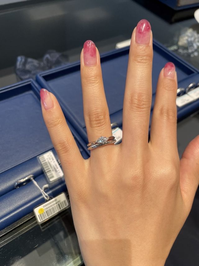 お店で試着した時のセットリングの写真です。