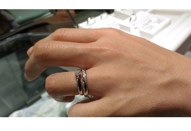 下の指輪です。ティファニーにも負けない確かな品質とデザイン