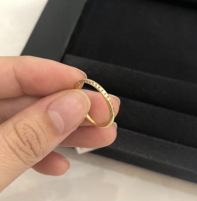 180度螺旋ダイヤが埋め込まれています。