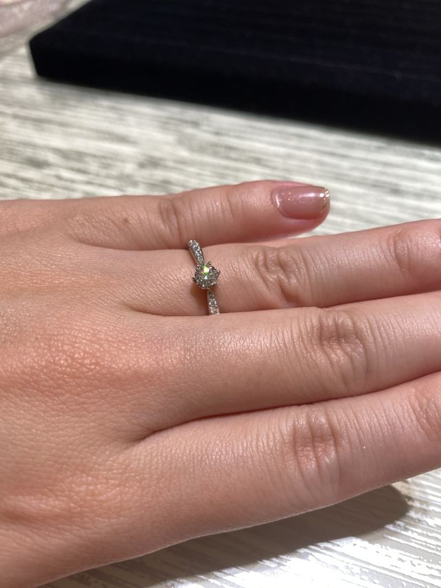 とても綺麗な指輪を着用させていただきました。