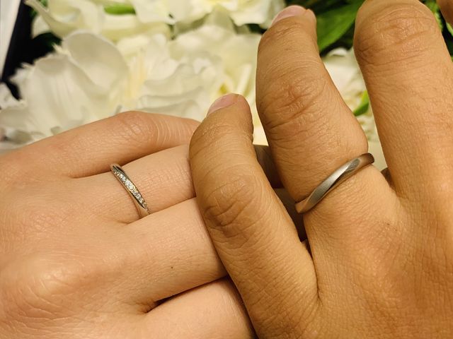 ペアでのリング着用写真。