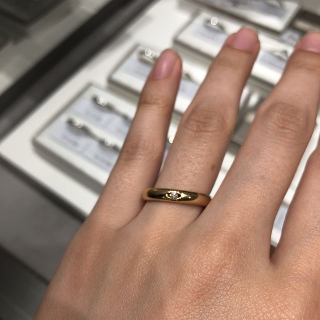 一つダイヤが埋め込まれています。