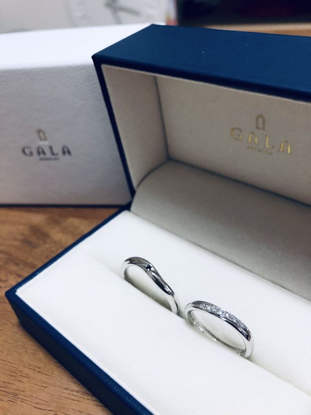 完成し、こちらの外側紺色、内側が白のボックスで受け取りました