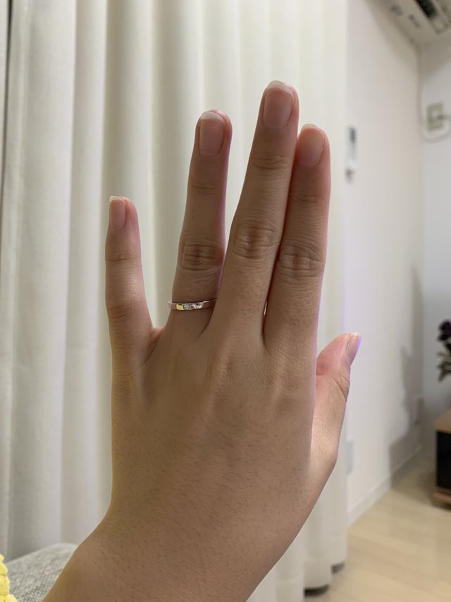 真ん中に大きなダイヤ