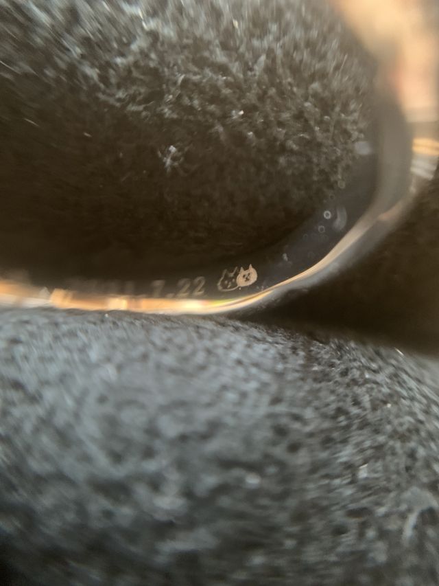 刻印は飼い猫2匹のイラストをいれました。