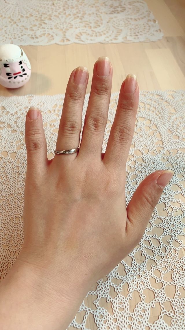 私は手が小さい＆指も短いです。こんな感じです。