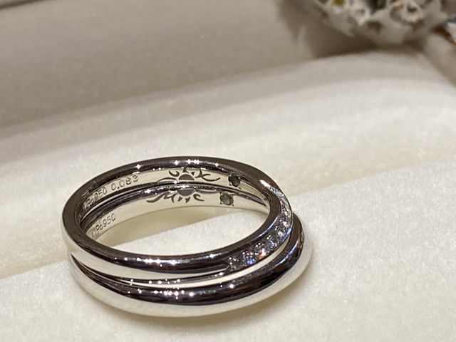 お互いの誕生石のペリドットを入れて頂きました！