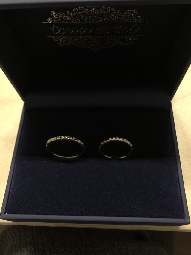 男性用はブラックダイヤモンド、女性用はダイヤモンド