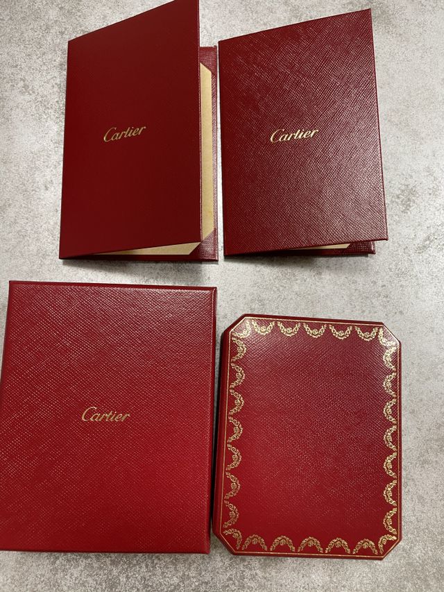 赤いケースも素敵です