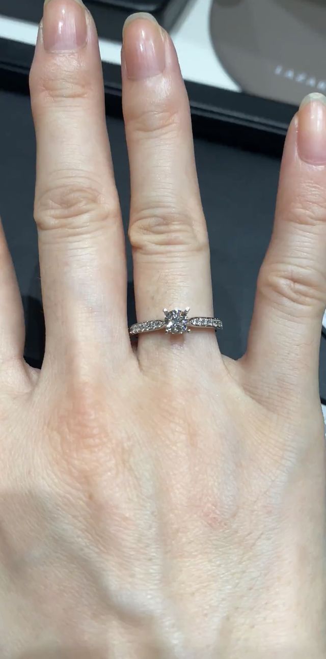 ウィルを試着しています