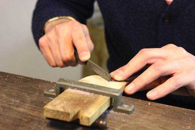 WAXを削って世界で１つのオリジナルデザインが作れます