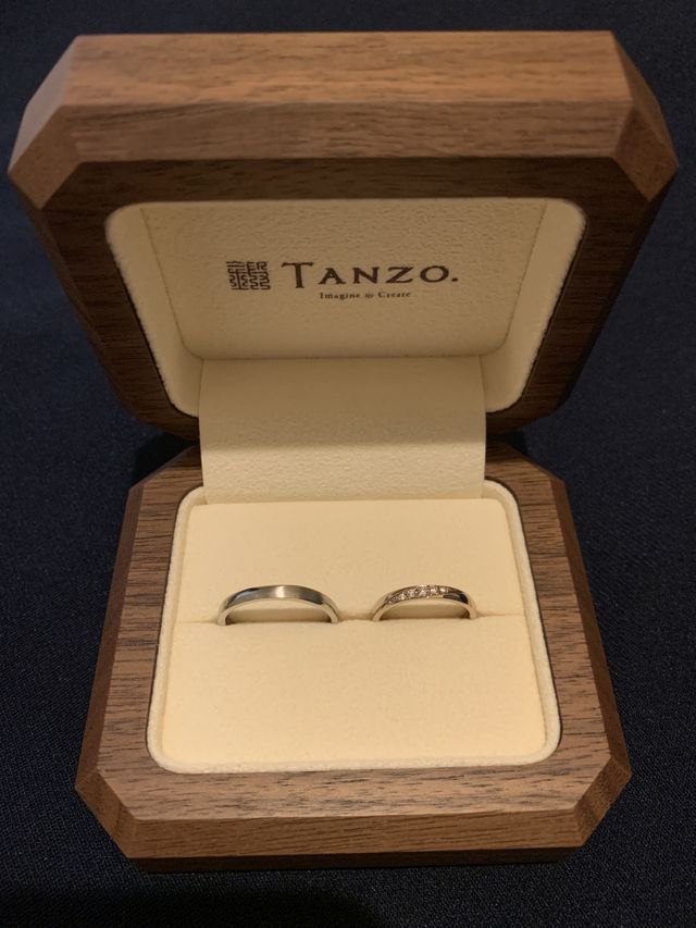 一本のくるみの木から作られたボックスが素敵です