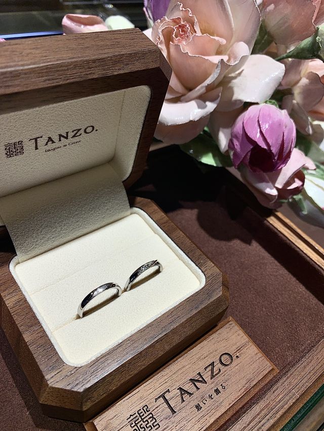 男性用は和紙、女性用はダイヤの斜めデザインで統一しました。