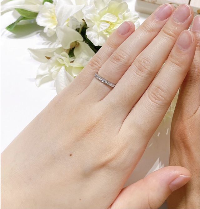 遠目から見てもダイヤモンドの輝きが分かります。