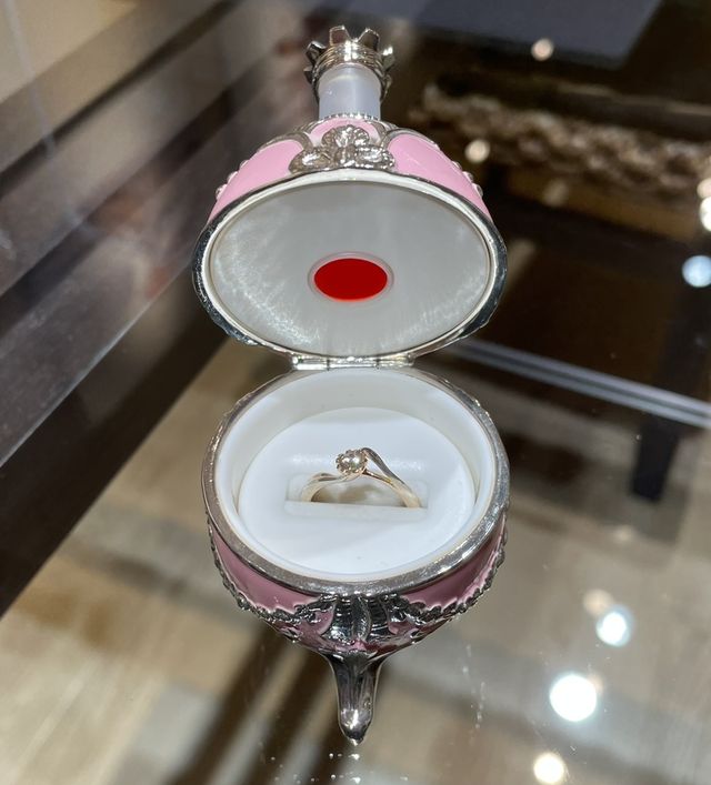 サクラダイヤモンドというカットを現物で見たくて来店。