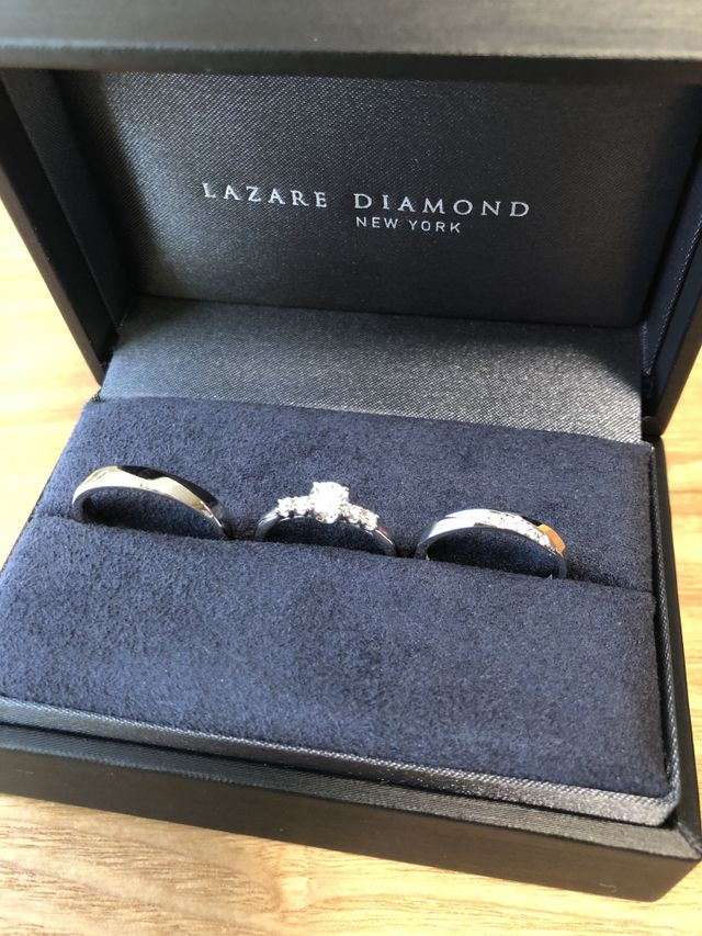 ラザールの婚約指輪と一緒に