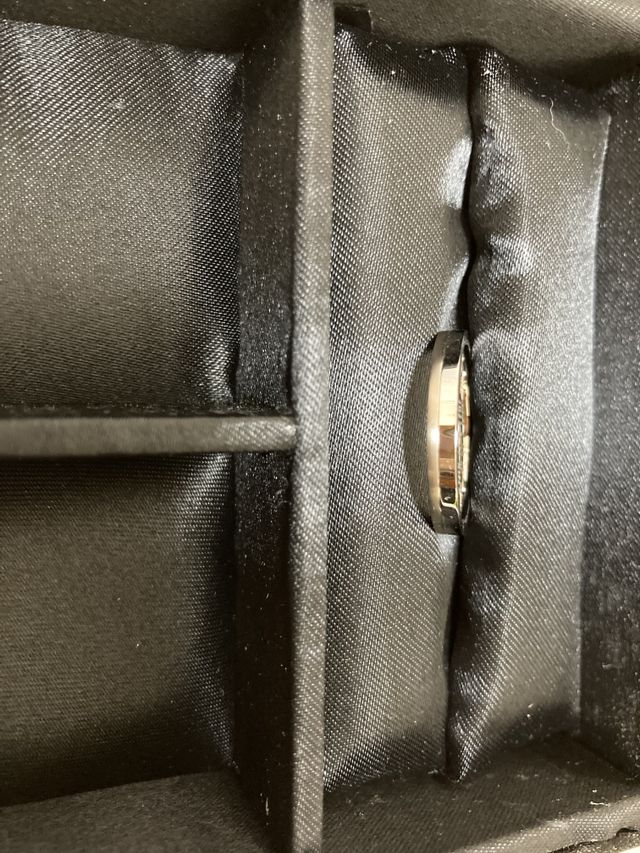 上はマット加工、下は艶出し加工となっています。