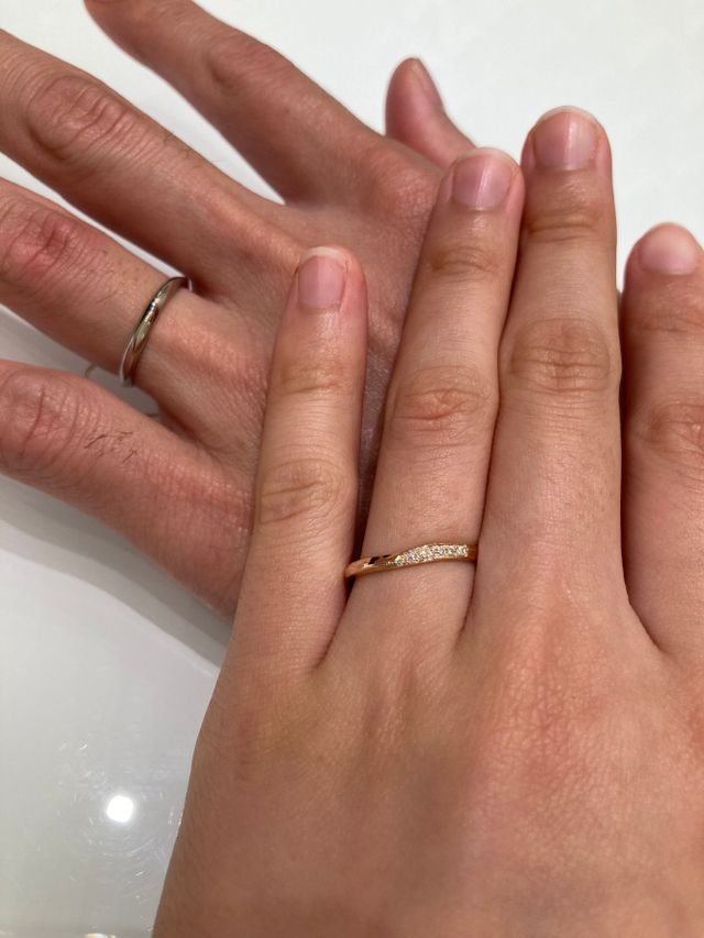 手前の女性ものがBAUMのピエリスです（ピンクゴールド）