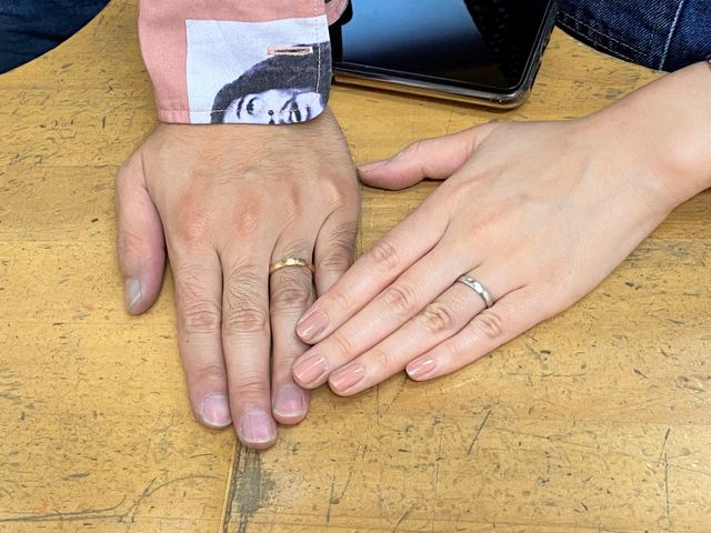 プラチナとゴールドのペア結婚指輪です。