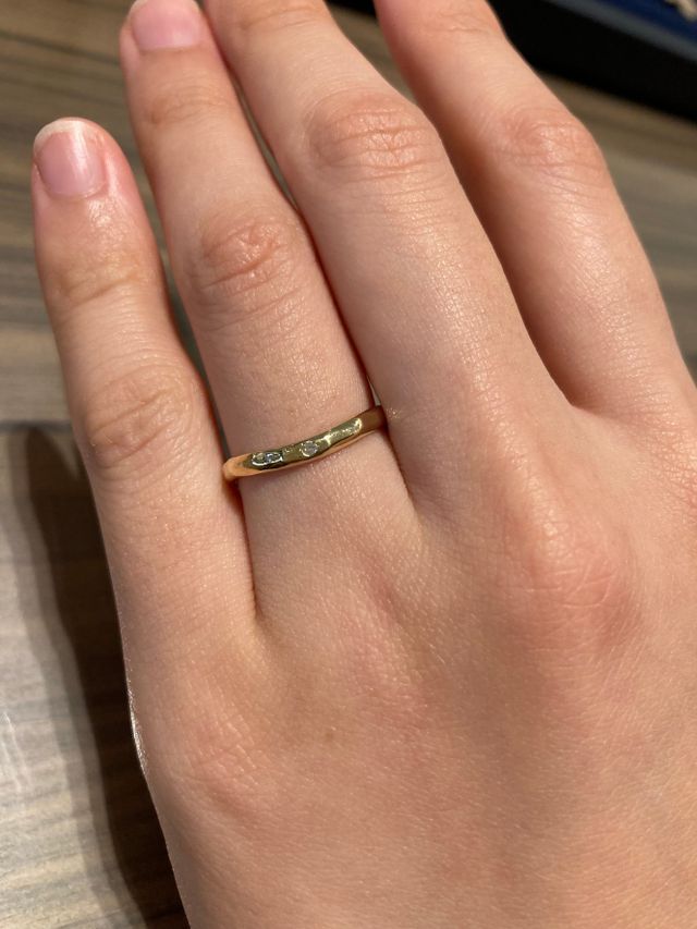 控えめな槌目にウェーブがかかってます