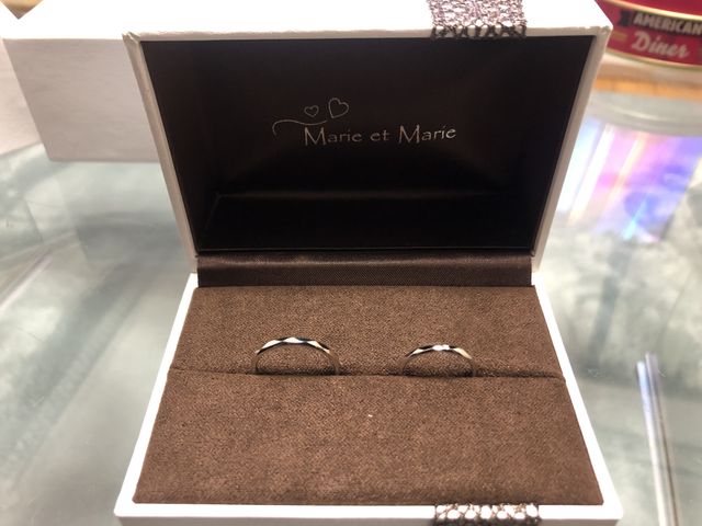 シンプルで細身、ミラーカットされていてお気に入りです。