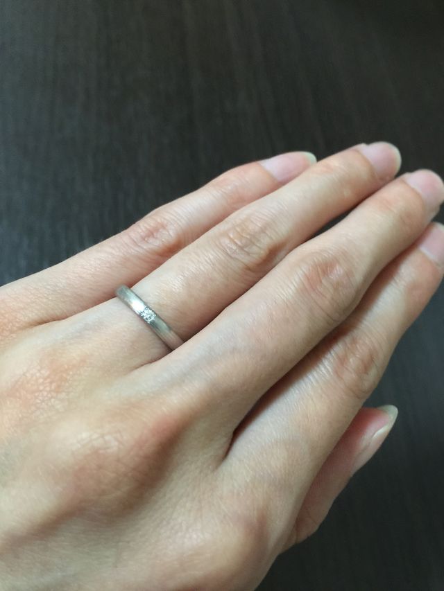 シンプルリングにひと粒のダイヤ